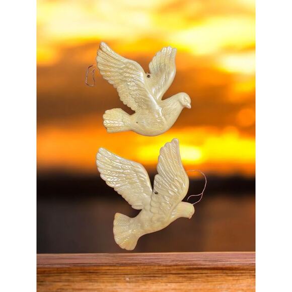 Two Turtle Doves Iridescent Ornaments 1970s Decor 12 Days Of Christmas - Picture 1 of 4